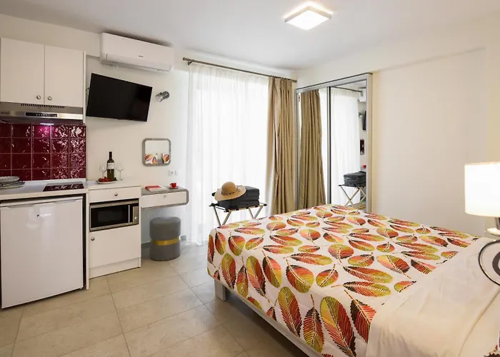 Elpiniki Luxury 4*