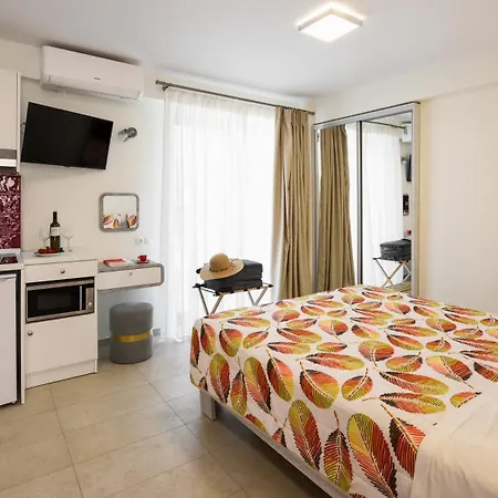 Elpiniki Luxury 4*