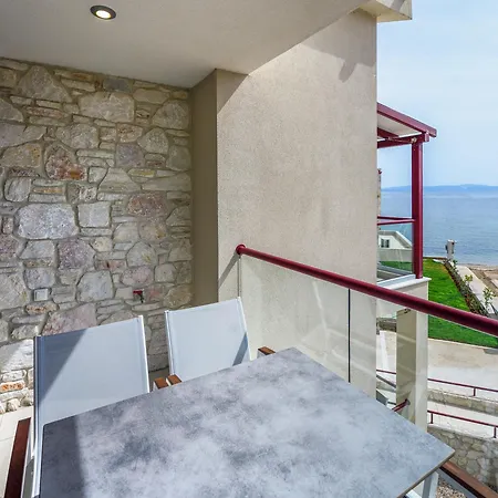 Elpiniki Luxury *