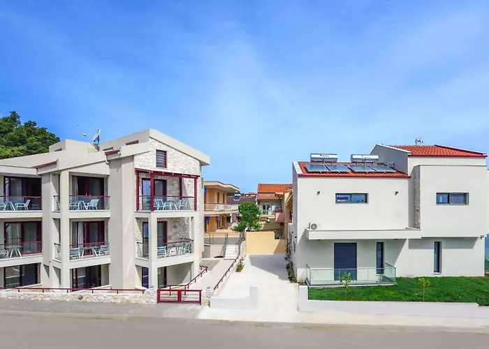 Elpiniki Luxury 4*